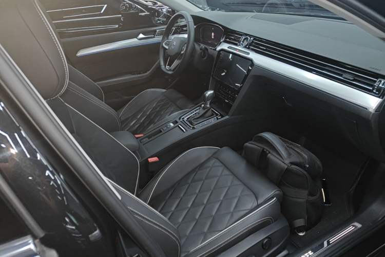 Used Volkswagen Magotan GTE Plug-in Hybrid 2022 GTE Luxury Model Right Front Seat
