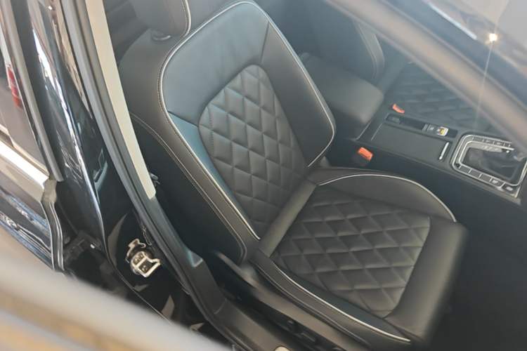 Used Volkswagen Magotan GTE Plug-in Hybrid 2022 GTE Luxury Model Right Front Seat