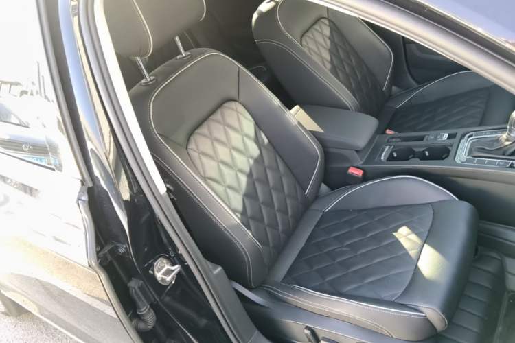 Used Volkswagen Magotan GTE Plug-in Hybrid 2022 GTE Luxury Model Right Front Seat