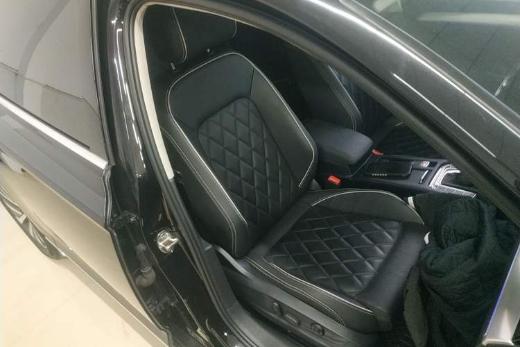 Used Volkswagen Magotan GTE Plug-in Hybrid 2022 GTE Luxury Model Right Front Seat
