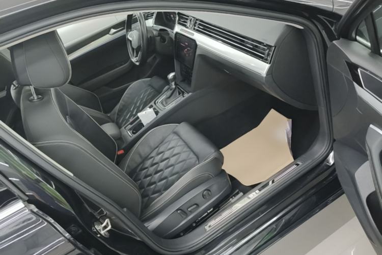 Used Volkswagen Magotan GTE Plug-in Hybrid 2022 GTE Luxury Model Right Front Seat