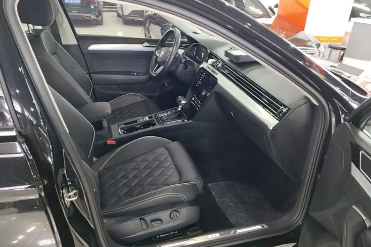 Used Volkswagen Magotan GTE Plug-in Hybrid 2022 GTE Luxury Model Right Front Seat