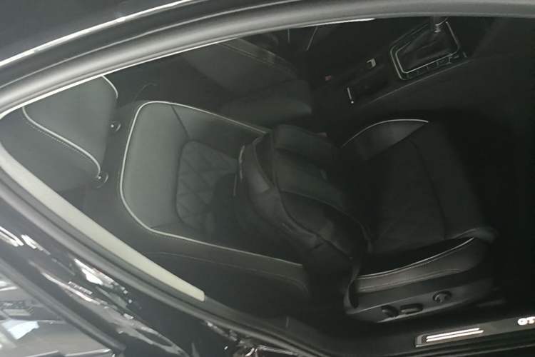 Used Volkswagen Magotan GTE Plug-in Hybrid 2022 GTE Luxury Model Right Front Seat