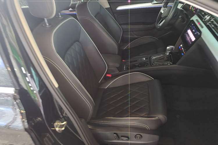 Used Volkswagen Magotan GTE Plug-in Hybrid 2022 GTE Luxury Model Right Front Seat