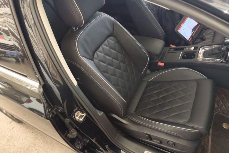Used Volkswagen Magotan GTE Plug-in Hybrid 2022 GTE Luxury Model Right Front Seat