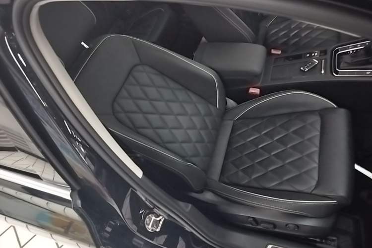 Used Volkswagen Magotan GTE Plug-in Hybrid 2022 GTE Luxury Model Right Front Seat