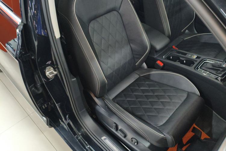 Used Volkswagen Magotan GTE Plug-in Hybrid 2022 GTE Luxury Model Right Front Seat