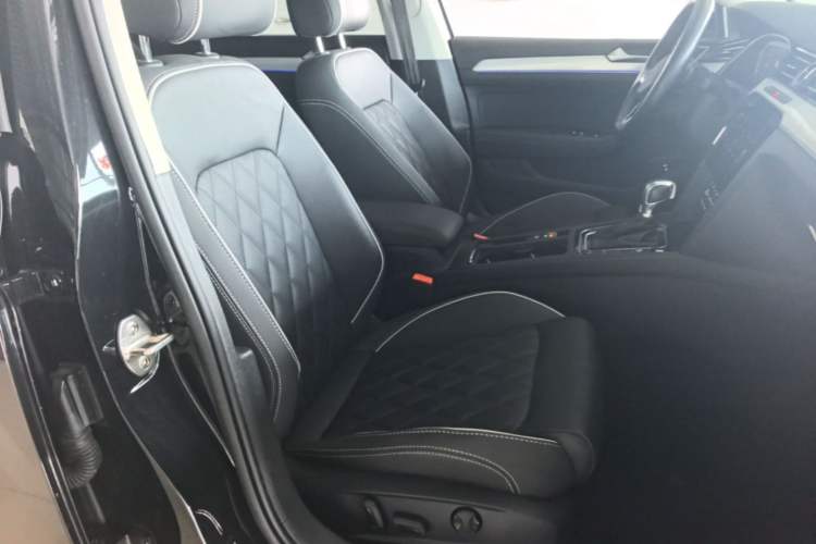 Used Volkswagen Magotan GTE Plug-in Hybrid 2022 GTE Luxury Model Right Front Seat