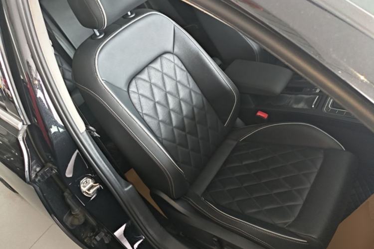 Used Volkswagen Magotan GTE Plug-in Hybrid 2022 GTE Luxury Model Right Front Seat
