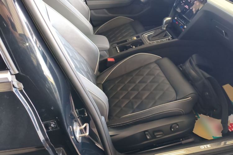 Used Volkswagen Magotan GTE Plug-in Hybrid 2022 GTE Luxury Model Right Front Seat