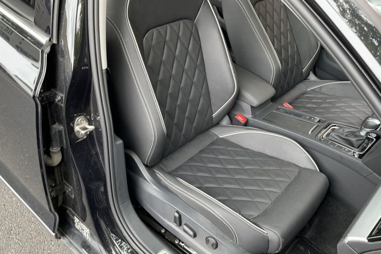 Used Volkswagen Magotan GTE Plug-in Hybrid 2022 GTE Luxury Model Right Front Seat