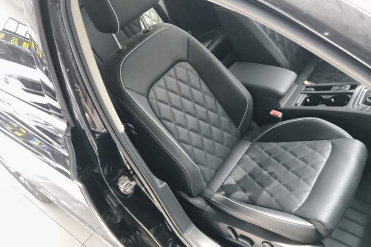 Used Volkswagen Magotan GTE Plug-in Hybrid 2022 GTE Luxury Model Right Front Seat