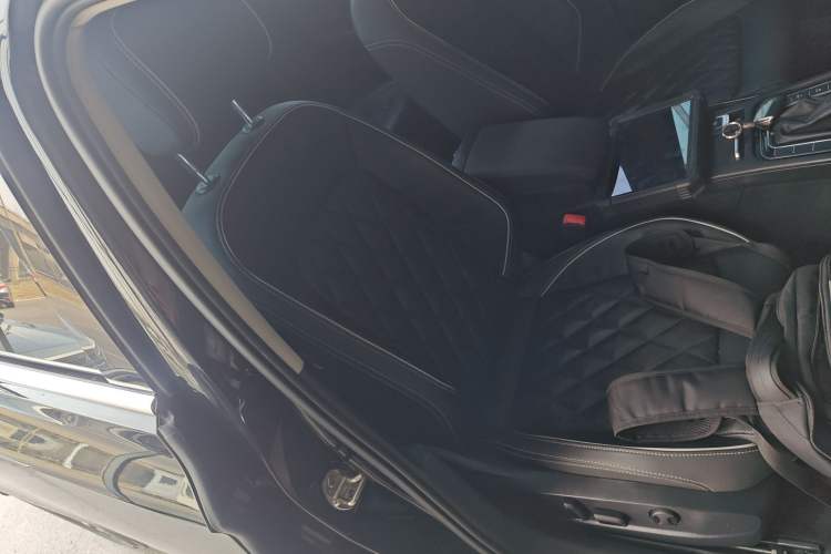 Used Volkswagen Magotan GTE Plug-in Hybrid 2022 GTE Luxury Model Right Front Seat