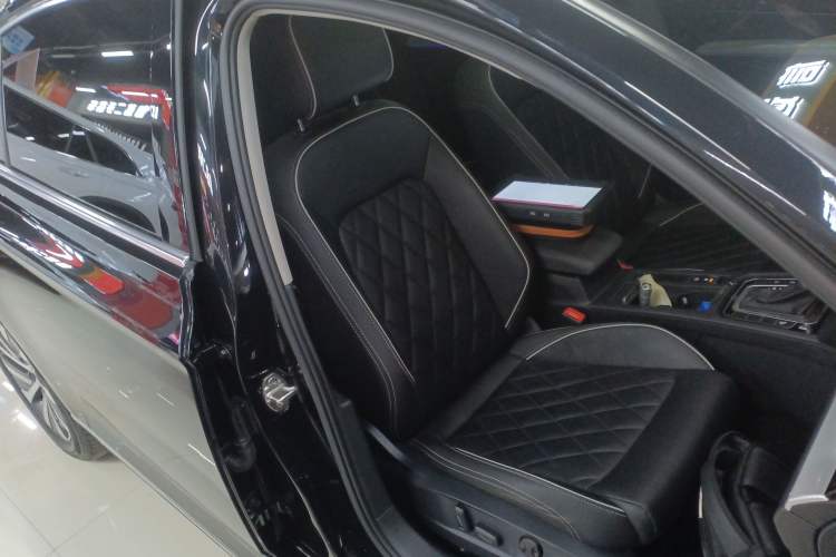 Used Volkswagen Magotan GTE Plug-in Hybrid 2022 GTE Luxury Model Right Front Seat