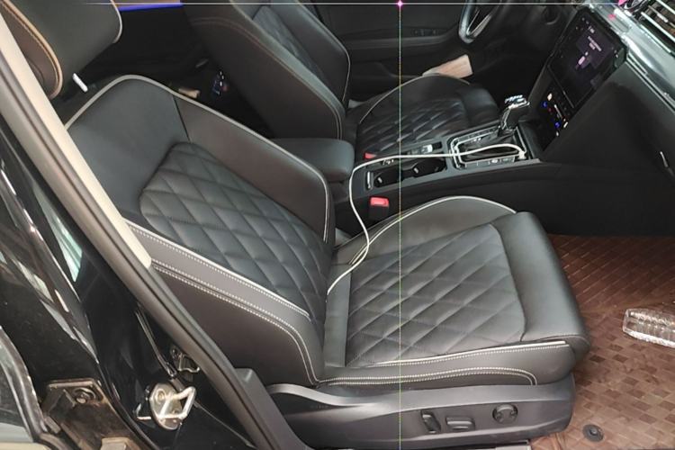 Used Volkswagen Magotan GTE Plug-in Hybrid 2022 GTE Luxury Model Right Front Seat