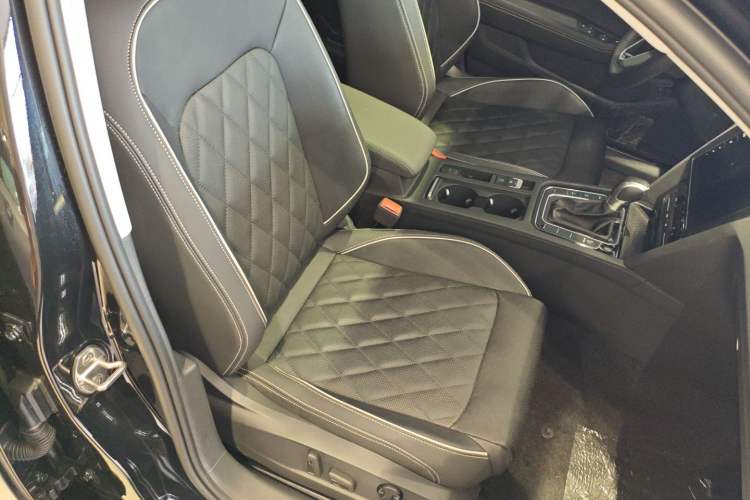 Used Volkswagen Magotan GTE Plug-in Hybrid 2022 GTE Luxury Model Right Front Seat