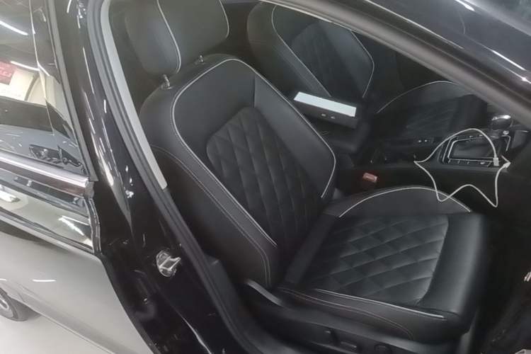 Used Volkswagen Magotan GTE Plug-in Hybrid 2022 GTE Luxury Model Right Front Seat