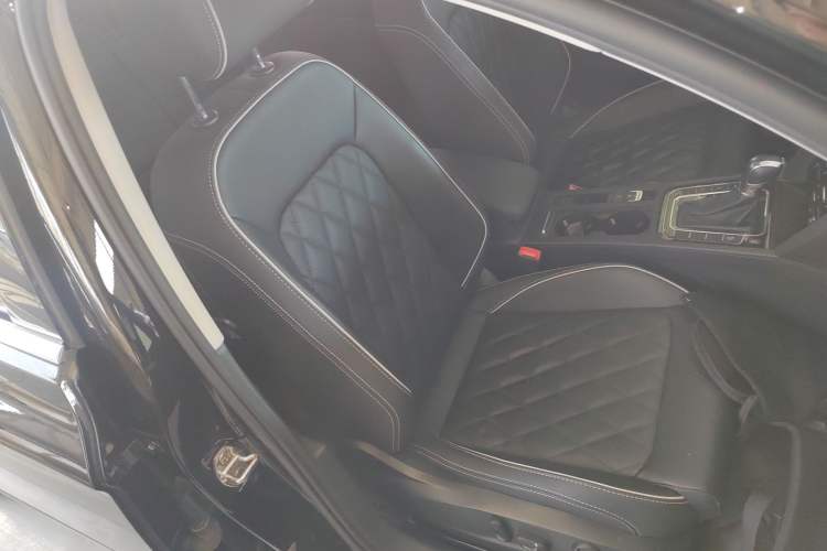 Used Volkswagen Magotan GTE Plug-in Hybrid 2022 GTE Luxury Model Right Front Seat