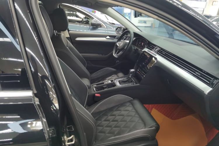 Used Volkswagen Magotan GTE Plug-in Hybrid 2022 GTE Luxury Model Right Front Seat