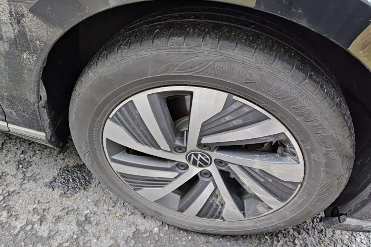 Used Volkswagen Magotan GTE Plug-in Hybrid 2022 GTE Luxury Model Right Front Wheel Hub