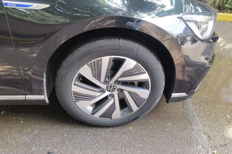 Used Volkswagen Magotan GTE Plug-in Hybrid 2022 GTE Luxury Model Right Front Wheel Hub