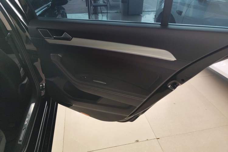 Used Volkswagen Magotan GTE Plug-in Hybrid 2022 GTE Luxury Model Right Rear Door Interior