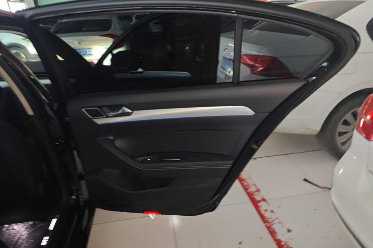 Used Volkswagen Magotan GTE Plug-in Hybrid 2022 GTE Luxury Model Right Rear Door Interior
