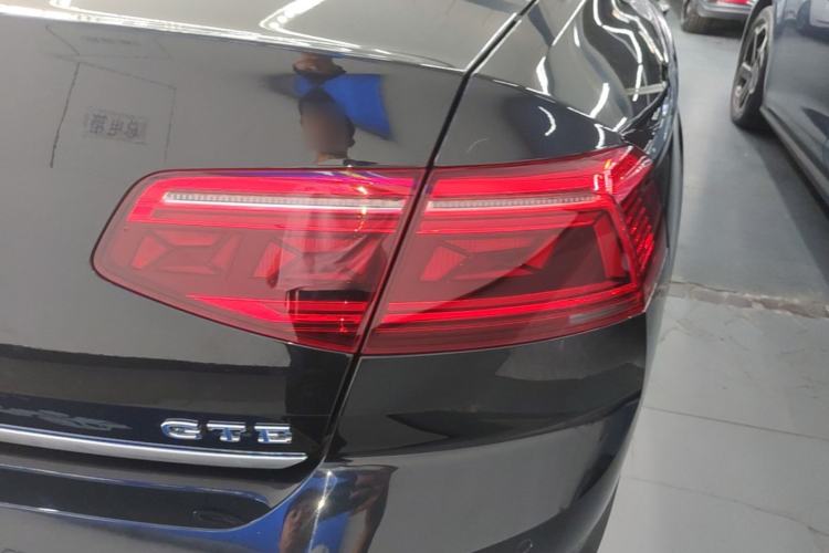 Used Volkswagen Magotan GTE Plug-in Hybrid 2022 GTE Luxury Model Right Rear Taillight