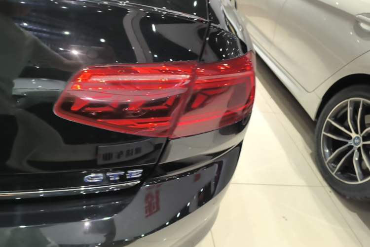 Used Volkswagen Magotan GTE Plug-in Hybrid 2022 GTE Luxury Model Right Rear Taillight