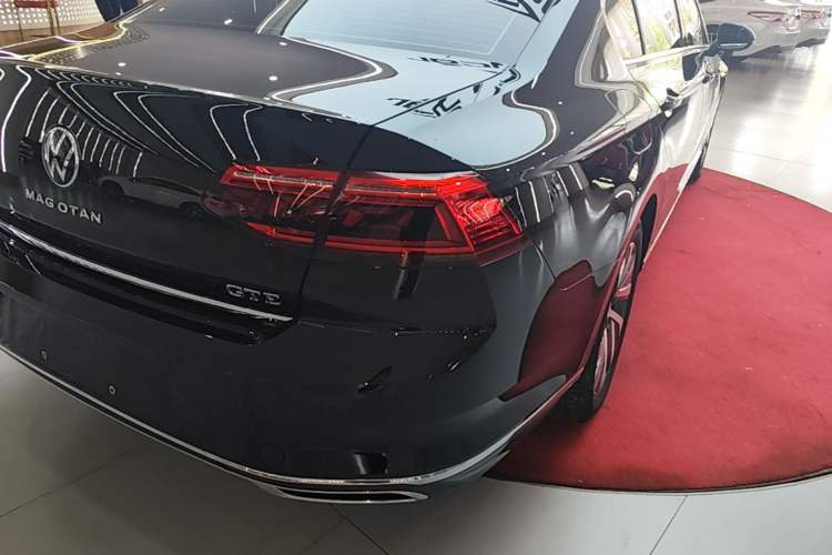 Used Volkswagen Magotan GTE Plug-in Hybrid 2022 GTE Luxury Model Right Rear Taillight