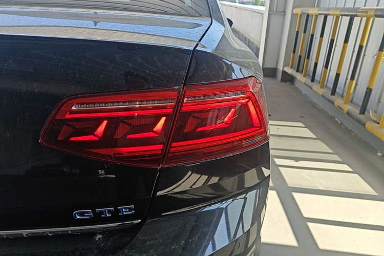Used Volkswagen Magotan GTE Plug-in Hybrid 2022 GTE Luxury Model Right Rear Taillight