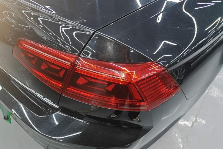 Used Volkswagen Magotan GTE Plug-in Hybrid 2022 GTE Luxury Model Right Rear Taillight