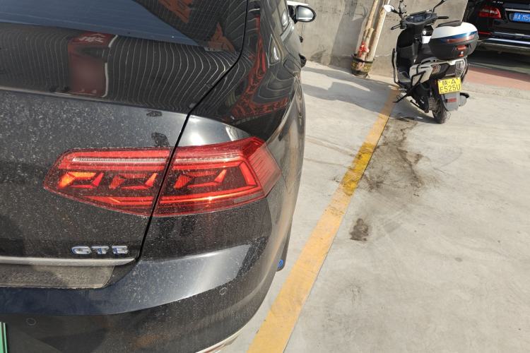 Used Volkswagen Magotan GTE Plug-in Hybrid 2022 GTE Luxury Model Right Rear Taillight