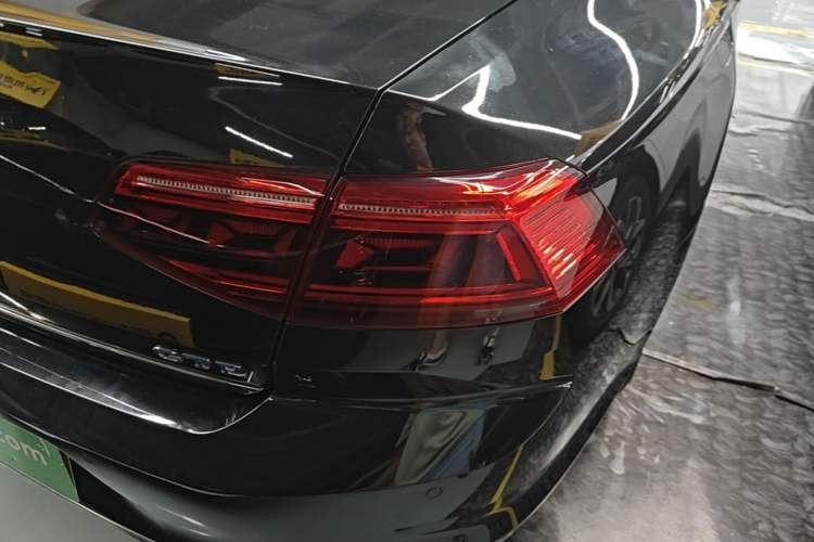 Used Volkswagen Magotan GTE Plug-in Hybrid 2022 GTE Luxury Model Right Rear Taillight
