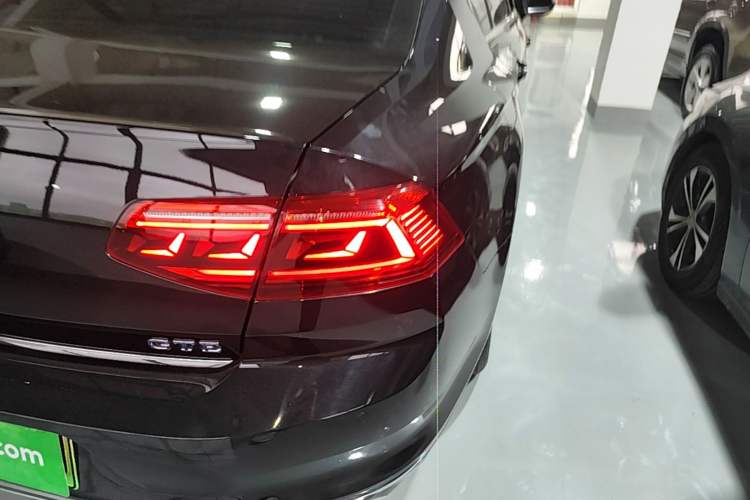 Used Volkswagen Magotan GTE Plug-in Hybrid 2022 GTE Luxury Model Right Rear Taillight