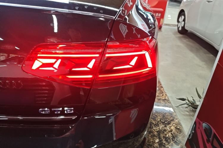 Used Volkswagen Magotan GTE Plug-in Hybrid 2022 GTE Luxury Model Right Rear Taillight