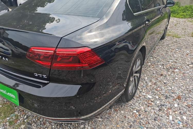Used Volkswagen Magotan GTE Plug-in Hybrid 2022 GTE Luxury Model Right Rear Taillight