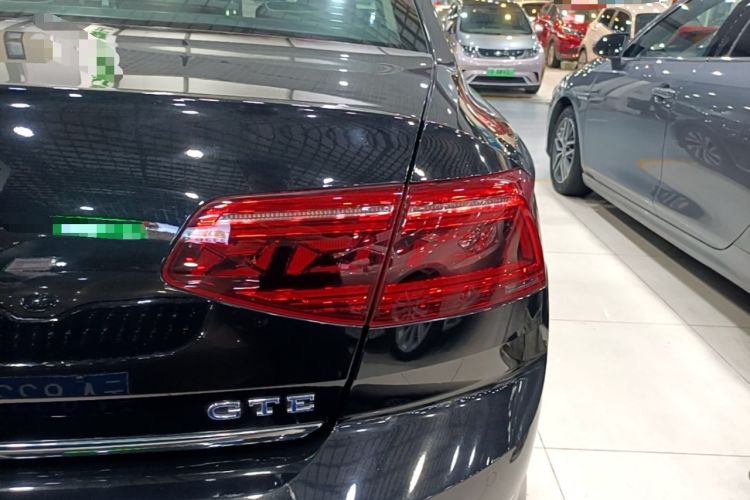 Used Volkswagen Magotan GTE Plug-in Hybrid 2022 GTE Luxury Model Right Rear Taillight