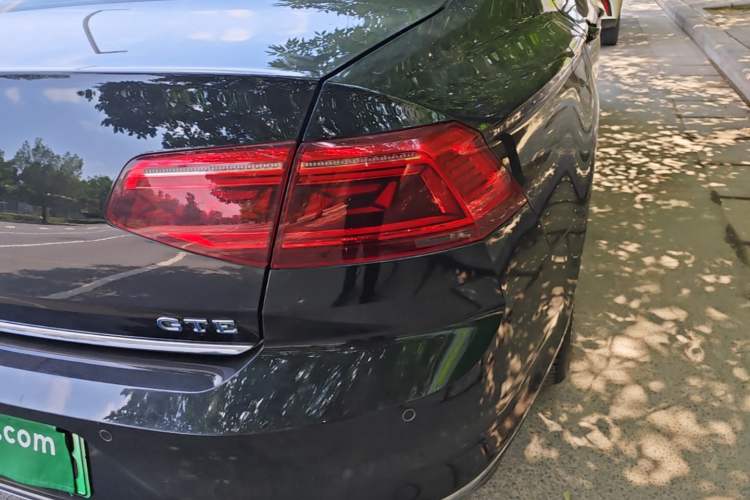 Used Volkswagen Magotan GTE Plug-in Hybrid 2022 GTE Luxury Model Right Rear Taillight