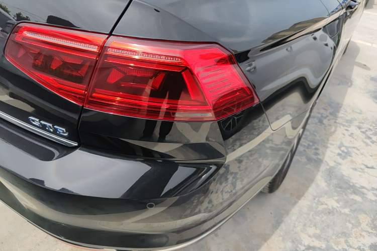 Used Volkswagen Magotan GTE Plug-in Hybrid 2022 GTE Luxury Model Right Rear Taillight
