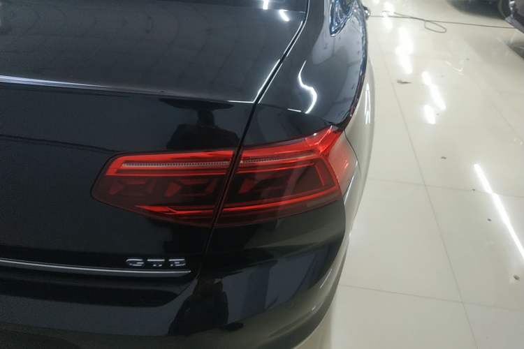 Used Volkswagen Magotan GTE Plug-in Hybrid 2022 GTE Luxury Model Right Rear Taillight