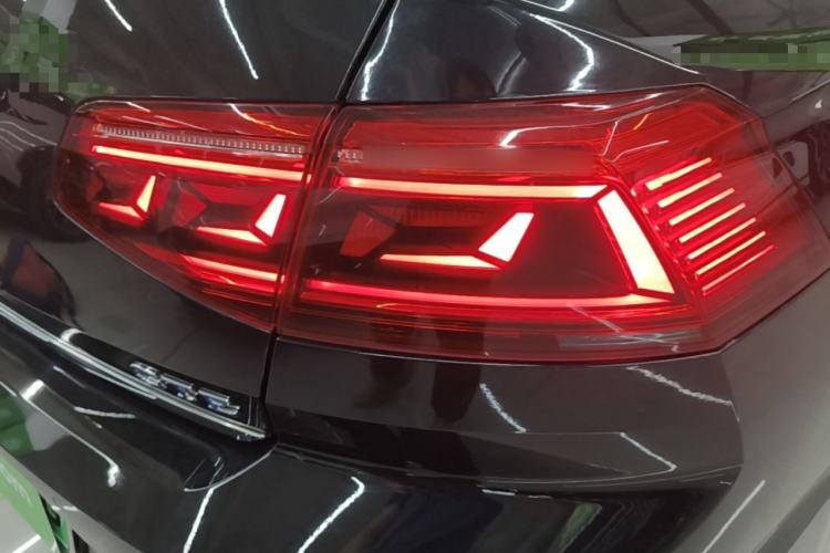 Used Volkswagen Magotan GTE Plug-in Hybrid 2022 GTE Luxury Model Right Rear Taillight