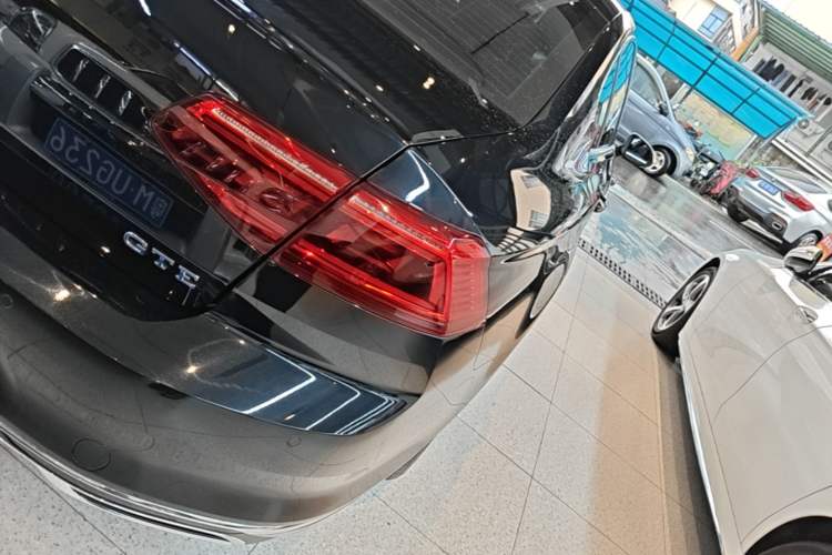 Used Volkswagen Magotan GTE Plug-in Hybrid 2022 GTE Luxury Model Right Rear Taillight