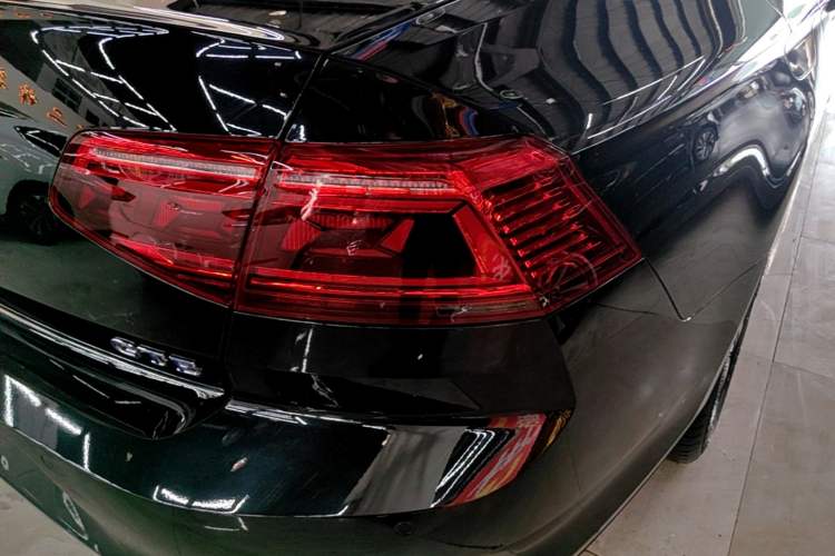 Used Volkswagen Magotan GTE Plug-in Hybrid 2022 GTE Luxury Model Right Rear Taillight