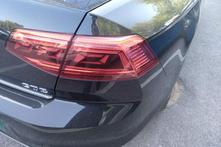 Used Volkswagen Magotan GTE Plug-in Hybrid 2022 GTE Luxury Model Right Rear Taillight