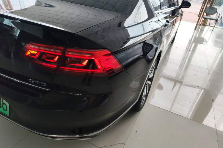 Used Volkswagen Magotan GTE Plug-in Hybrid 2022 GTE Luxury Model Right Rear Taillight