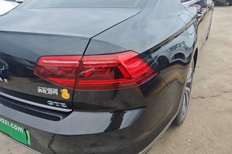 Used Volkswagen Magotan GTE Plug-in Hybrid 2022 GTE Luxury Model Right Rear Taillight