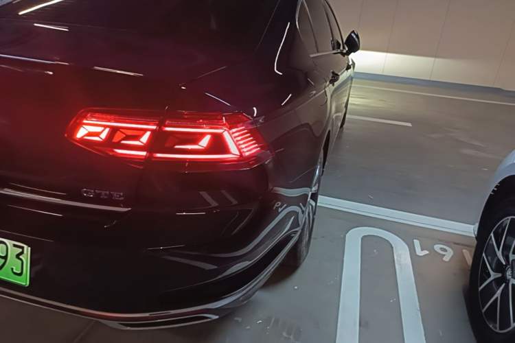 Used Volkswagen Magotan GTE Plug-in Hybrid 2022 GTE Luxury Model Right Rear Taillight