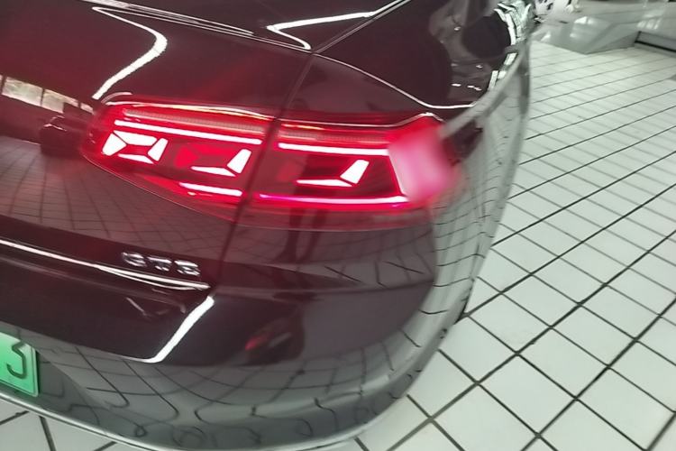 Used Volkswagen Magotan GTE Plug-in Hybrid 2022 GTE Luxury Model Right Rear Taillight