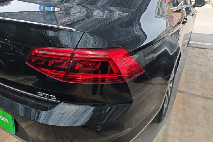 Used Volkswagen Magotan GTE Plug-in Hybrid 2022 GTE Luxury Model Right Rear Taillight